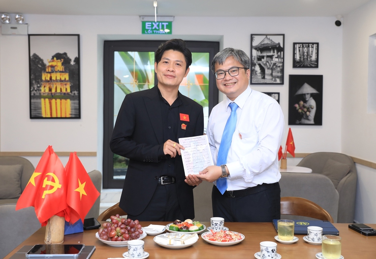 Phó Chủ tịch UBND Thành phố Trương Việt Dũng kiểm tra công tác phục vụ người dân và phóng viên báo chí tại Trung tâm Báo chí Thủ đô- Ảnh 3.