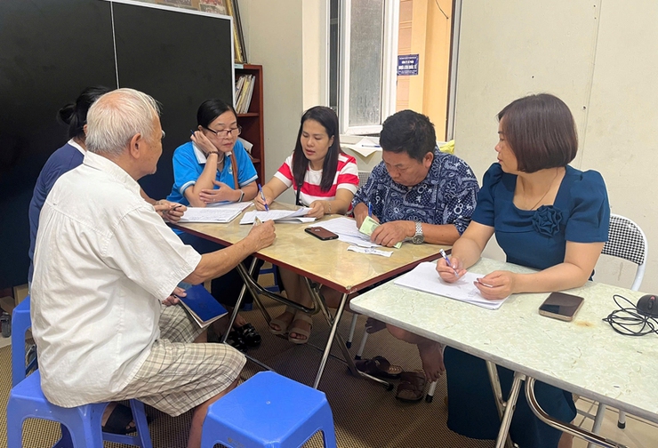Phường Phú Diễn tích cực triển khai hỗ trợ người dân nhận quà Tết Độc lập 2/9- Ảnh 1.