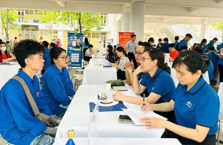 Đẩy mạnh bảo đảm an sinh xã hội, chăm lo toàn diện đời sống nhân dân- Ảnh 3.