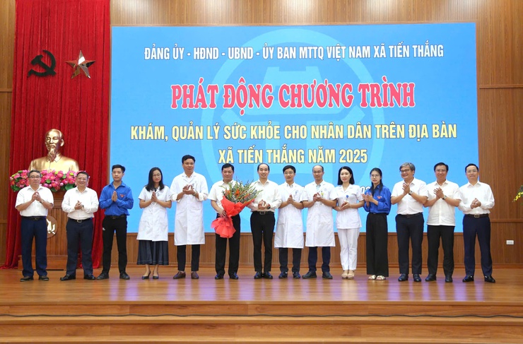 Hơn 60.000 người dân xã Tiến Thắng được khám, quản lý sức khỏe miễn phí- Ảnh 1.