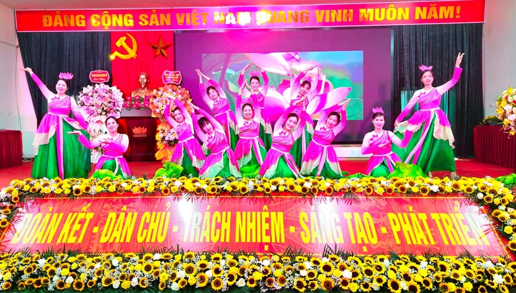 Đồng chí Vũ Dư Hùng giữ chức Chủ tịch Ủy ban MTTQ Việt Nam phường Tùng Thiện nhiệm kỳ 2025-2030- Ảnh 1.