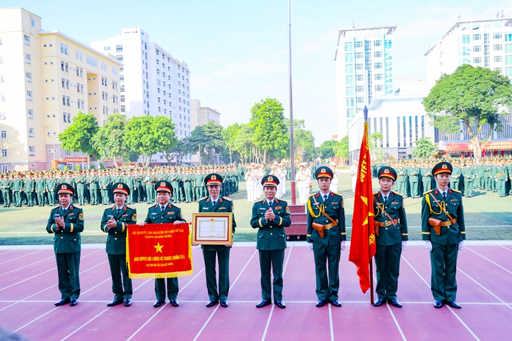 Học viện Hậu cần đón nhận danh hiệu Anh hùng Lực lượng vũ trang nhân dân lần thứ 2- Ảnh 4.