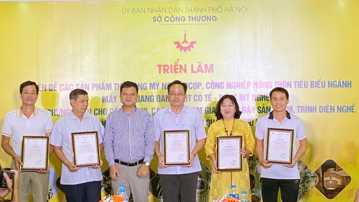 Khai mạc Triển lãm Chuyên đề các sản phẩm thủ công mỹ nghệ tiêu biểu- Ảnh 6.