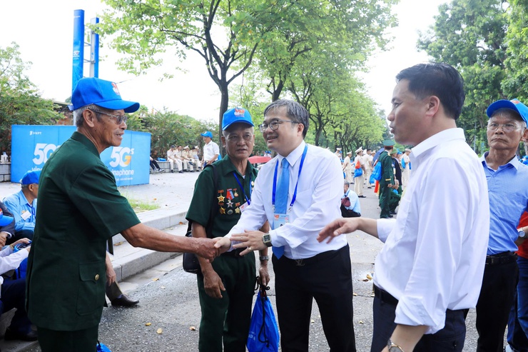 Hà Nội trân trọng tiễn các đoàn đại biểu địa phương sau Lễ kỷ niệm 80 năm Cách mạng Tháng Tám và Quốc khánh 2/9- Ảnh 2.