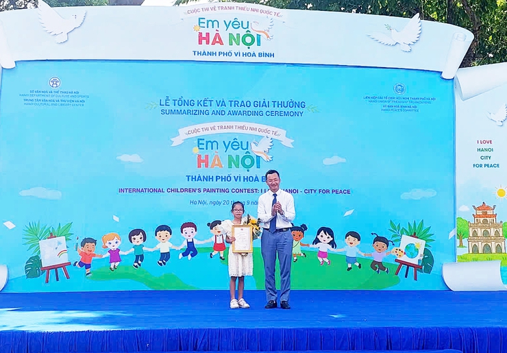 Trao giải cuộc thi vẽ tranh thiếu nhi quốc tế "Em yêu Hà Nội - Thành phố vì hòa bình" năm 2025- Ảnh 7.