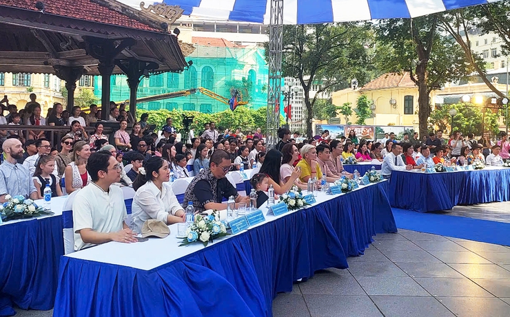 Trao giải cuộc thi vẽ tranh thiếu nhi quốc tế "Em yêu Hà Nội - Thành phố vì hòa bình" năm 2025- Ảnh 2.