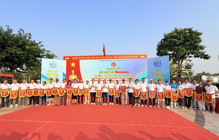 Sôi nổi Chung kết Giải chạy Báo Hànộimới mở rộng lần thứ 50 - Vì hòa bình phường Dương Nội năm 2025- Ảnh 1.