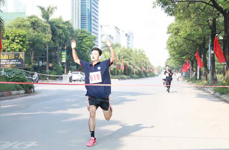 Phường Tương Mai: Hơn 400 vận động viên tranh tài Chung kết Giải chạy Báo Hànộimới lần thứ I - Vì hòa bình năm 2025- Ảnh 9.