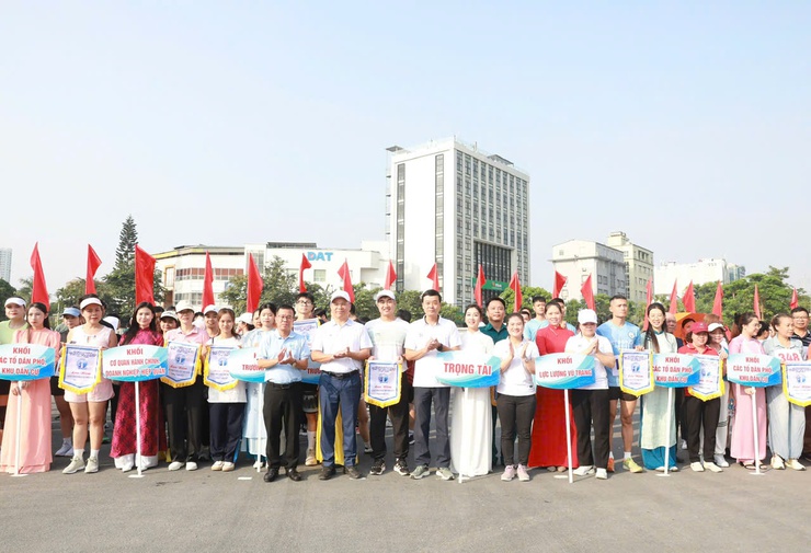 Phường Tương Mai: Hơn 400 vận động viên tranh tài Chung kết Giải chạy Báo Hànộimới lần thứ I - Vì hòa bình năm 2025- Ảnh 6.