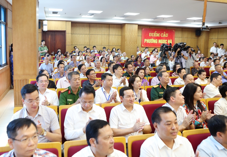 Tổng Bí thư Tô Lâm tiếp xúc cử tri trước kỳ họp thứ mười, Quốc hội khóa XV- Ảnh 4.