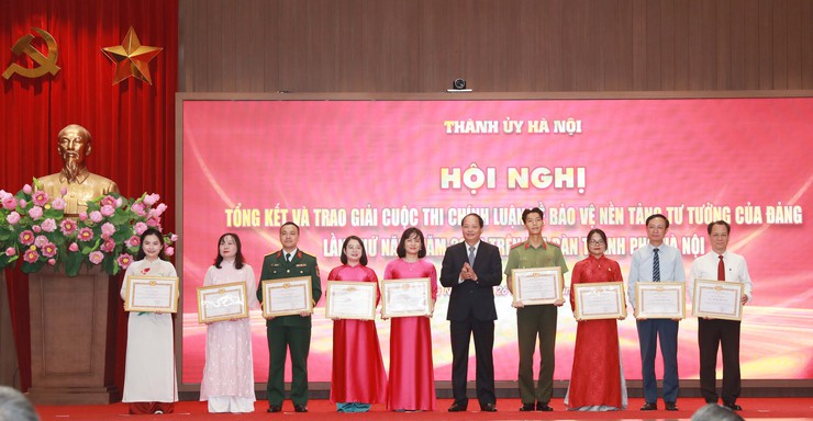 Trao giải Cuộc thi chính luận bảo vệ nền tảng tư tưởng của Đảng lần thứ Năm- Ảnh 4.