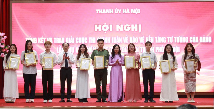 Trao giải Cuộc thi chính luận bảo vệ nền tảng tư tưởng của Đảng lần thứ Năm- Ảnh 12.