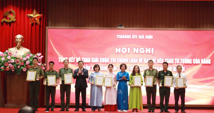 Trao giải Cuộc thi chính luận bảo vệ nền tảng tư tưởng của Đảng lần thứ Năm- Ảnh 5.