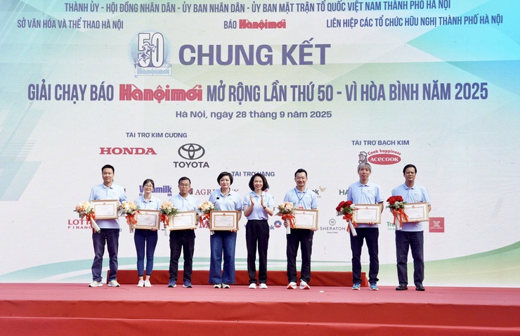 Hơn 3.000 vận động viên thi Chung kết Giải chạy Báo Hànộimới 2025- Ảnh 3.