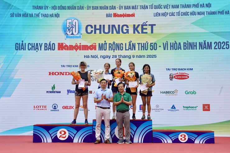 Hơn 3.000 vận động viên thi Chung kết Giải chạy Báo Hànộimới 2025- Ảnh 15.
