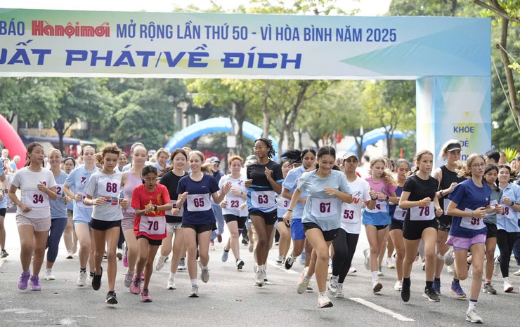 Hơn 3.000 vận động viên thi Chung kết Giải chạy Báo Hànộimới 2025- Ảnh 14.