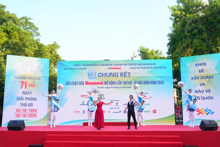 Hơn 3.000 vận động viên thi Chung kết Giải chạy Báo Hànộimới 2025- Ảnh 1.