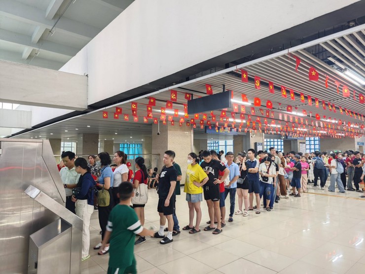 Đường sắt đô thị của Hà Nội vận chuyển an toàn gần 1,8 triệu lượt hành khách- Ảnh 1.