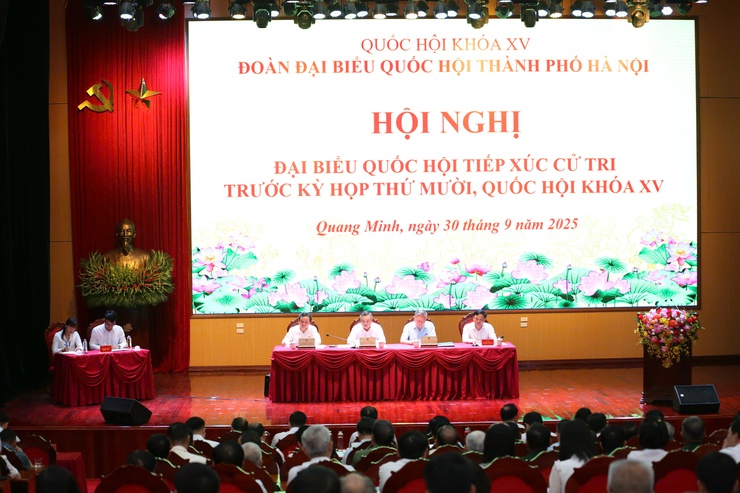 Tổng Bí thư Tô Lâm tiếp xúc cử tri Hà Nội trước Kỳ họp thứ 10 Quốc hội khóa XV- Ảnh 9.