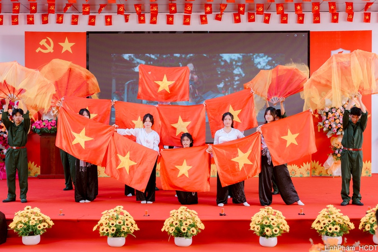 Phường Việt Hưng gắn biển công trình Trường THPT Lý Thường Kiệt chào mừng Quốc khánh 2/9- Ảnh 1.