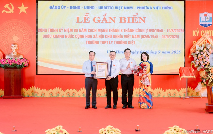 Phường Việt Hưng gắn biển công trình Trường THPT Lý Thường Kiệt chào mừng Quốc khánh 2/9- Ảnh 7.