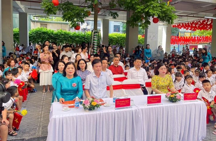 Học sinh phường Tây Hồ rộn ràng ngày tựu trường- Ảnh 3.