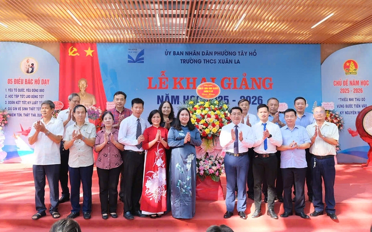 Học sinh phường Tây Hồ rộn ràng ngày tựu trường- Ảnh 5.