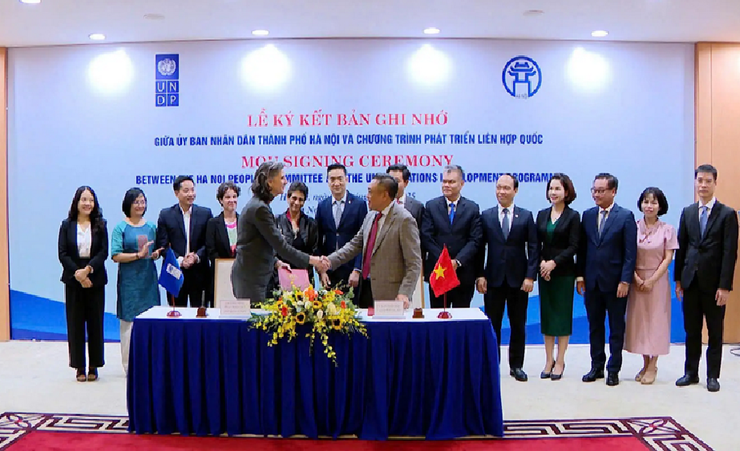 Hà Nội và UNDP ký kết hợp tác về chuyển đổi xanh, phát triển kinh tế hiện đại- Ảnh 1.