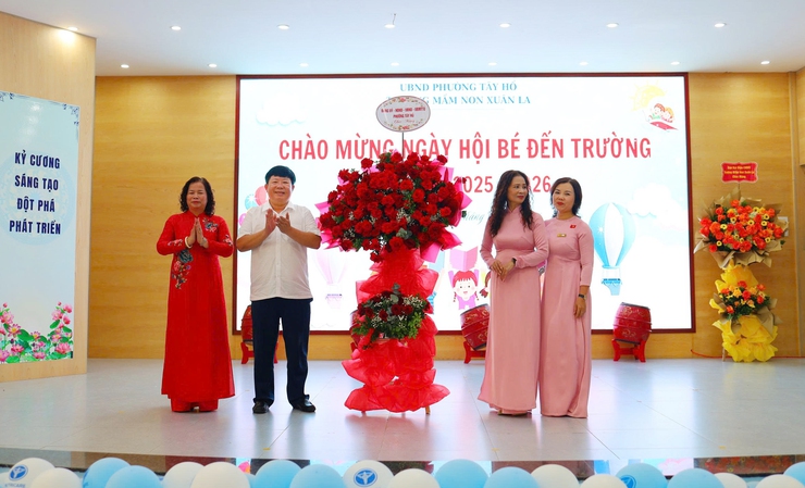 Học sinh phường Tây Hồ rộn ràng ngày tựu trường- Ảnh 4.