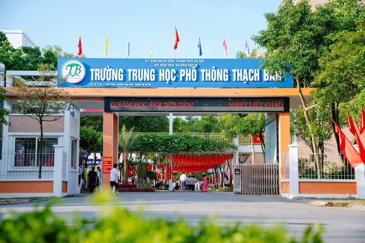 Phường Long Biên gắn biển công trình Trường THPT Thạch Bàn chào mừng 80 năm Quốc khánh 2/9- Ảnh 4.