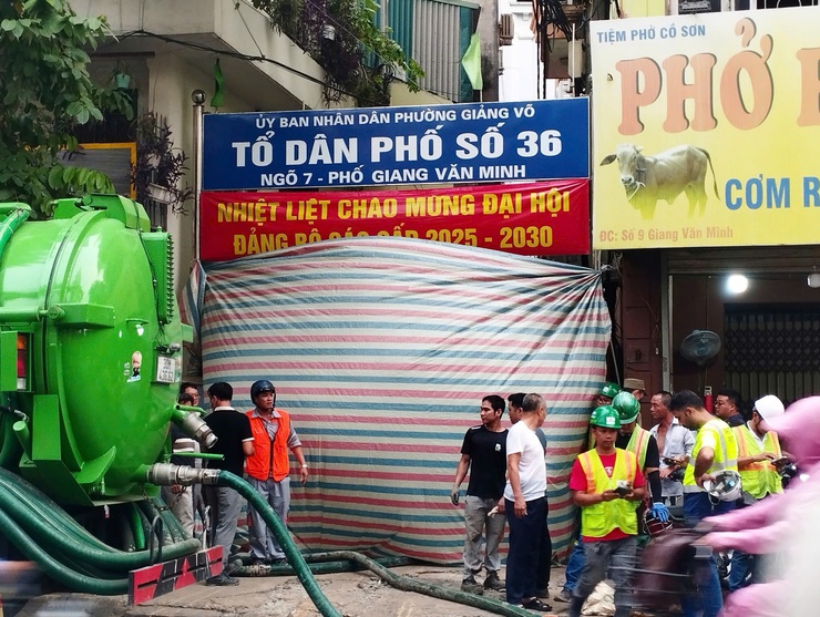Gấp rút khắc phục bùn nhão tuyến Metro Nhổn phun trào ngõ 7 phố Giang Văn Minh- Ảnh 1.