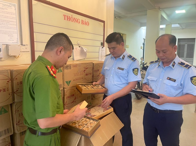 Siết chặt quản lý thị trường, quyết liệt chống buôn lậu và gian lận thương mại- Ảnh 1.