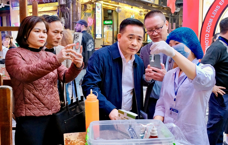 HĐND Thành phố giám sát về an toàn thực phẩm, khảo sát một số lĩnh vực trọng tâm tại phường Hoàn Kiếm- Ảnh 2.