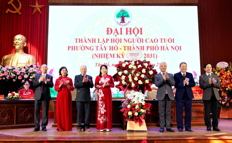 Ngày hội của Người cao tuổi Thủ đô - Khẳng định vai trò “Tuổi cao, gương sáng” trong giai đoạn mới- Ảnh 1.