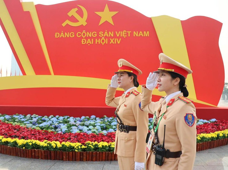 Công an Hà Nội diễn tập phương án dẫn đoàn, xếp xe phục vụ Đại hội XIV của Đảng- Ảnh 4.