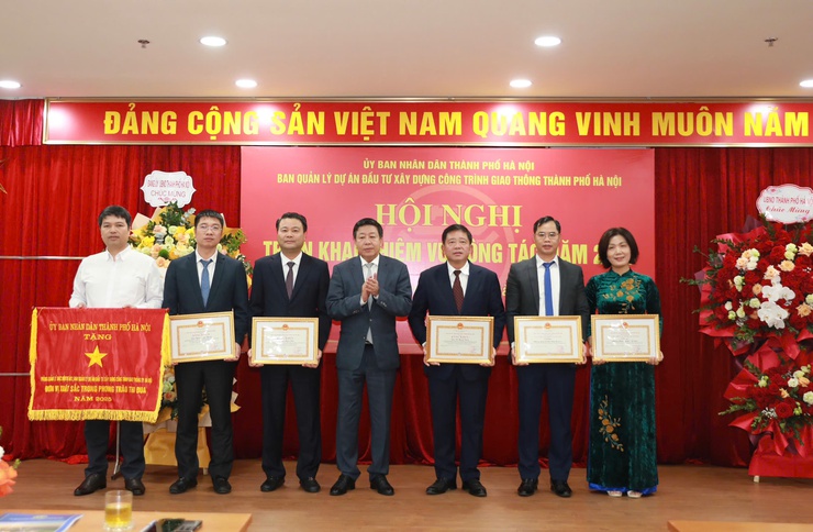 Tập trung cao độ, đẩy nhanh tiến độ các công trình giao thông trọng điểm trên địa bàn Thủ đô- Ảnh 2.