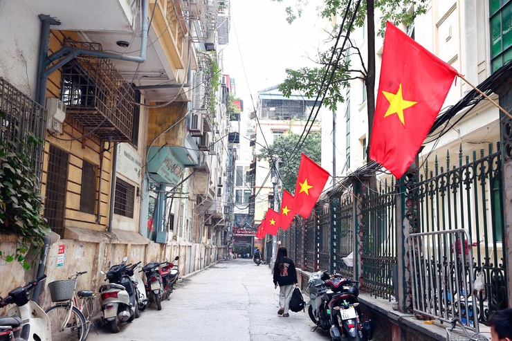 Ô Chợ Dừa rực rỡ sắc đỏ chào mừng Đại hội đại biểu toàn quốc lần thứ XIV của Đảng- Ảnh 13.