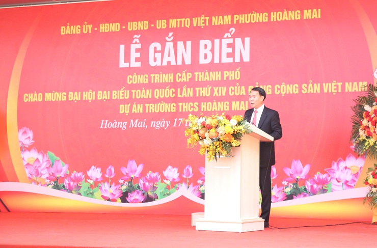 Gắn biển công trình chào mừng Đại hội Đảng toàn quốc lần thứ XIV đối với Trường THCS Hoàng Mai- Ảnh 5.