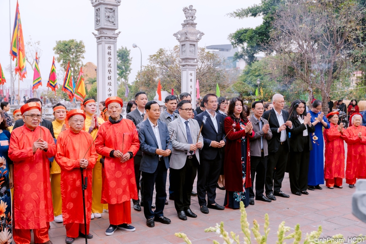 Phường Việt Hưng gìn giữ và lan tỏa giá trị văn hóa qua Lễ giỗ Trạng Trình Nguyễn Bỉnh Khiêm- Ảnh 1.