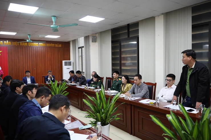 Phường Lĩnh Nam: Chốt thời điểm chấm dứt hoạt động các trạm trộn bê tông trái phép khu vực bãi sông Hồng- Ảnh 1.