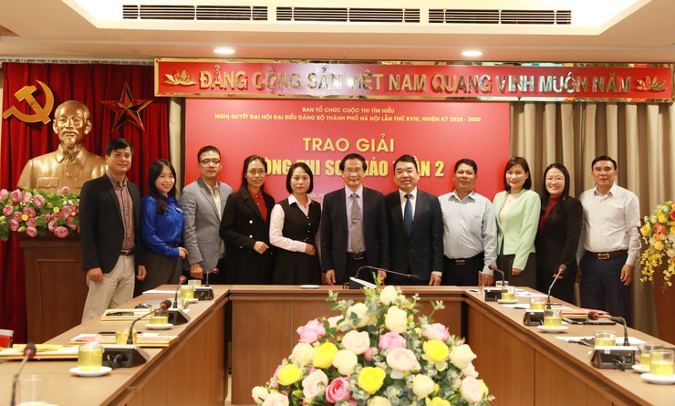 Trao giải Vòng sơ khảo tuần 2 Cuộc thi tìm hiểu Nghị quyết Đại hội đại biểu Đảng bộ Thành phố lần thứ XVIII- Ảnh 4.