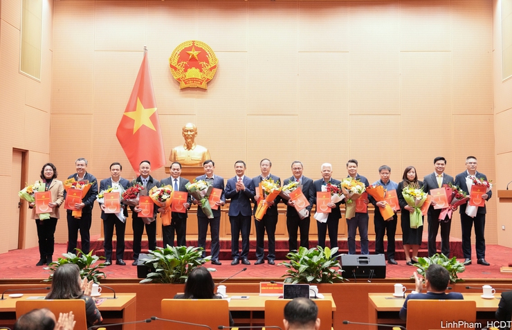 Đảng ủy UBND Thành phố chuyển giao 26 tổ chức Đảng về trực thuộc Đảng ủy 19 xã, phường- Ảnh 1.