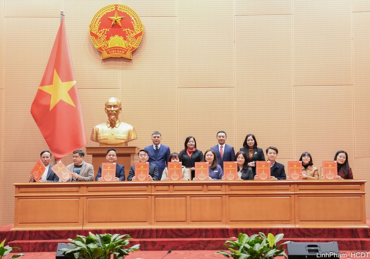 Đảng ủy UBND Thành phố chuyển giao 26 tổ chức Đảng về trực thuộc Đảng ủy 19 xã, phường- Ảnh 6.