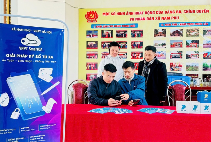 Xã Nam Phù chủ động đưa chữ ký số công cộng đến từng người dân- Ảnh 1.