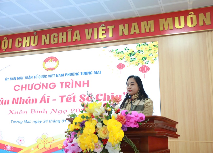 Phường Tương Mai trao tặng hơn 200 phần quà hỗ trợ các hộ gia đình vui Xuân, đón Tết- Ảnh 2.