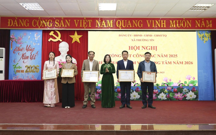 Xã Thường Tín: Nâng cao hiệu quả cải cách hành chính thông qua công tác thi đua, khen thưởng năm 2025- Ảnh 2.