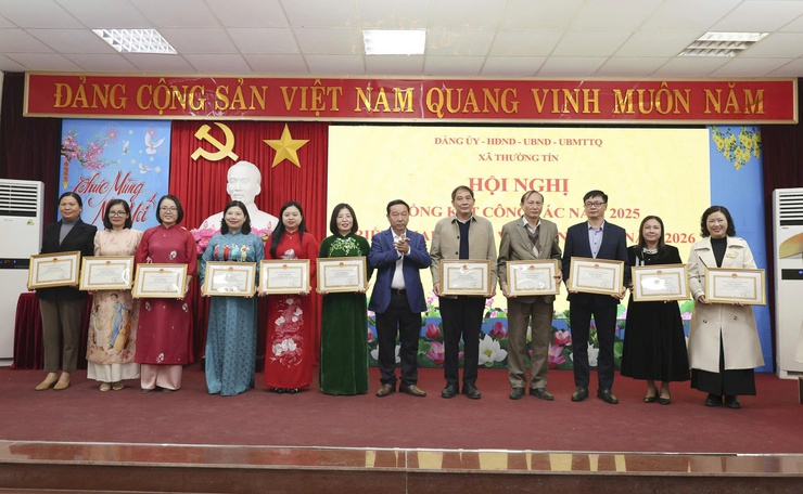 Xã Thường Tín: Nâng cao hiệu quả cải cách hành chính thông qua công tác thi đua, khen thưởng năm 2025- Ảnh 3.