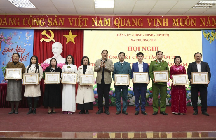 Xã Thường Tín: Nâng cao hiệu quả cải cách hành chính thông qua công tác thi đua, khen thưởng năm 2025- Ảnh 1.