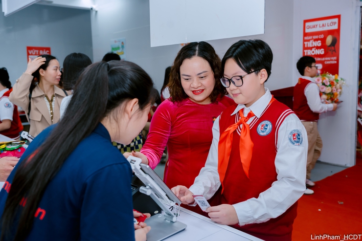 Phường Việt Hưng đẩy mạnh chuyển đổi số gắn với bảo đảm an toàn thực phẩm học đường- Ảnh 16.