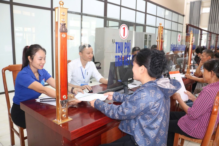 Lấy người dân làm trung tâm trong cải cách hành chính, chuyển đổi số xã Hòa Phú năm 2025- Ảnh 3.